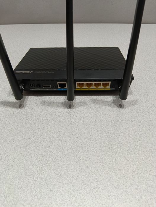 Ruter wifi Asus.
