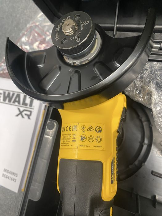 Акумуляторна кутова шліфувальна машина DeWALT DCG409VSNT девальт болга