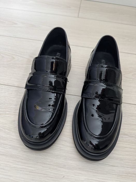 Лоферы лакированные