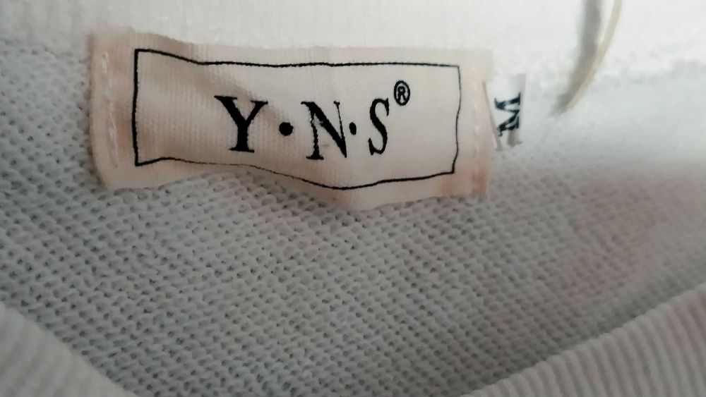 Y.N.S. sweterek damski z cekinami