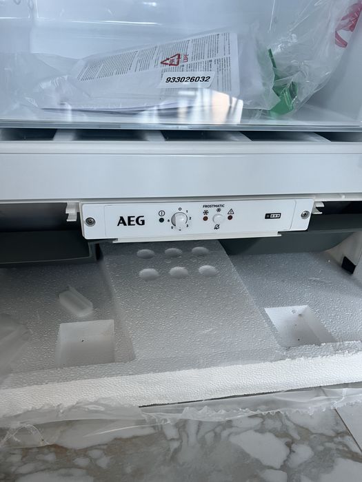 Морозильна камера AEG