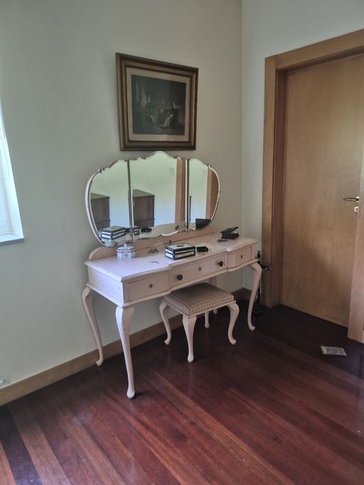 Mesa de quarto classica