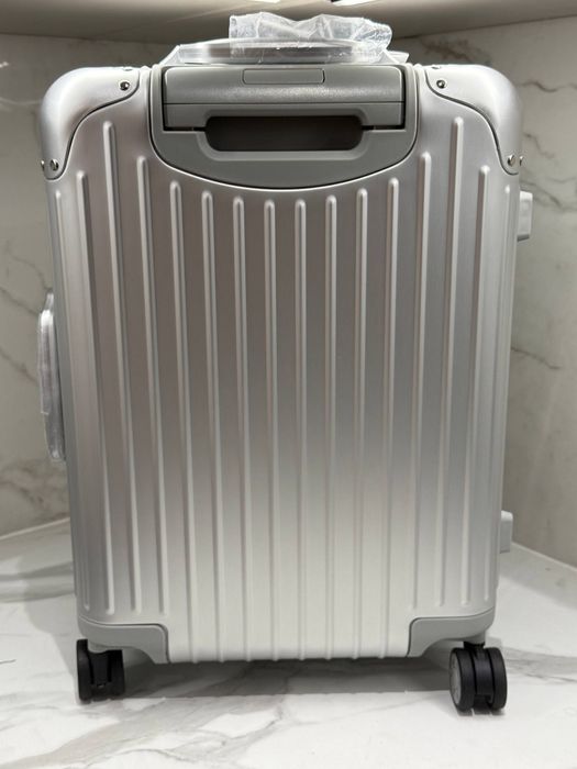 Rimowa cabin size /чемодан ручная кладь /валiза/алюмiнiй/silver