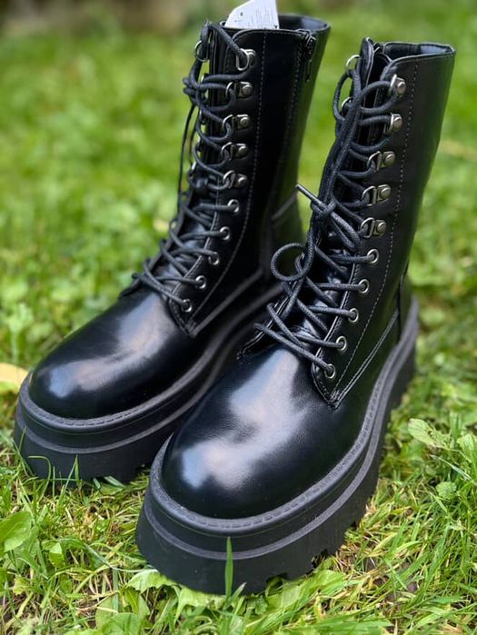 Мартінси Італія нові черевики боти