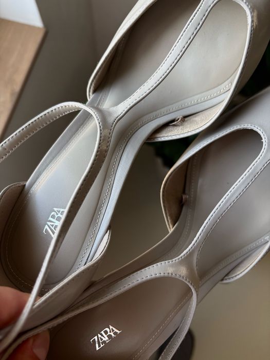 Жіночі туфлі zara