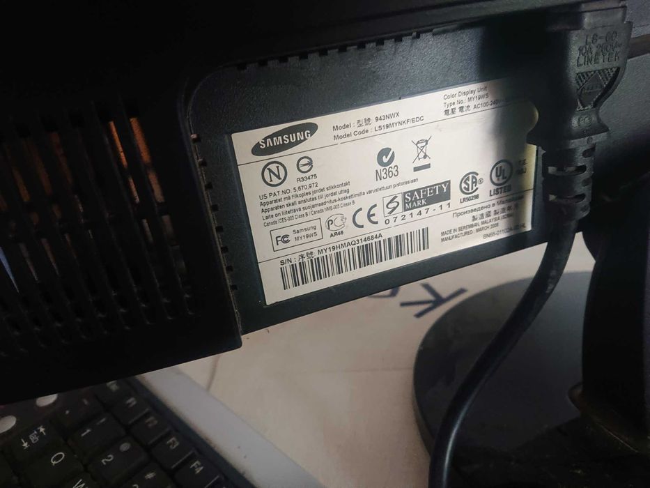 Monitor Samsung + klawiatura