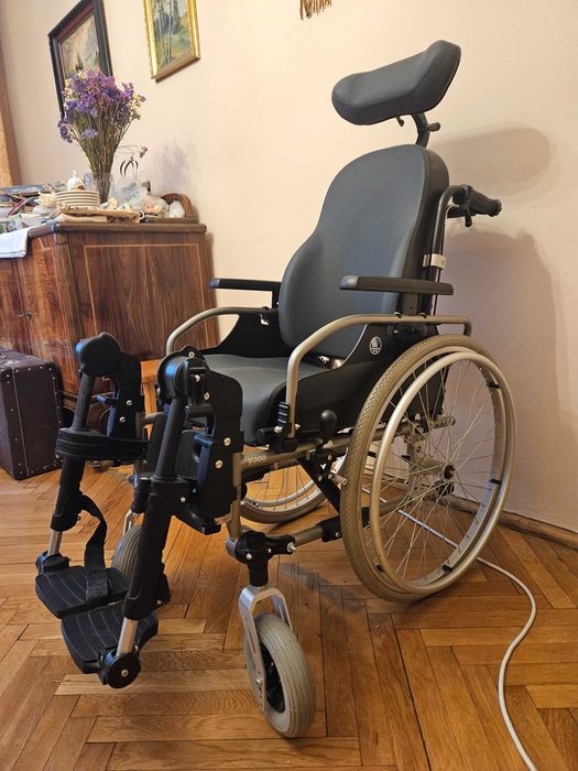 wózek dla osoby niepełnosprawnej.