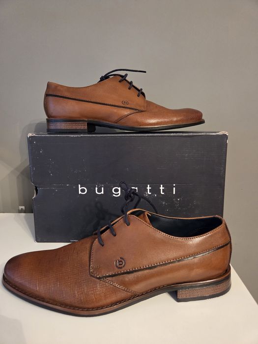 Półbuty Bugatti.