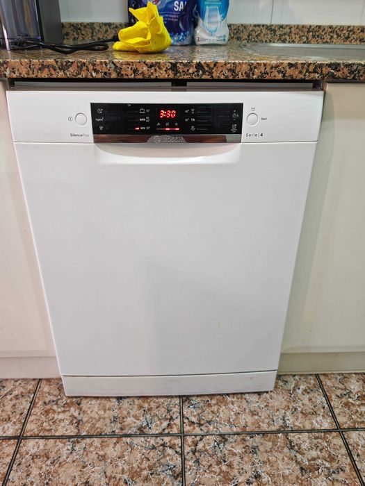Máquina de Lavar Loiça BOSCH Serie 4 SMS46KW02E