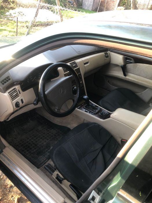 Мерседес 210  2.2 сdi