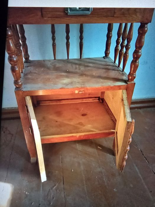 Тумбочка деревянная