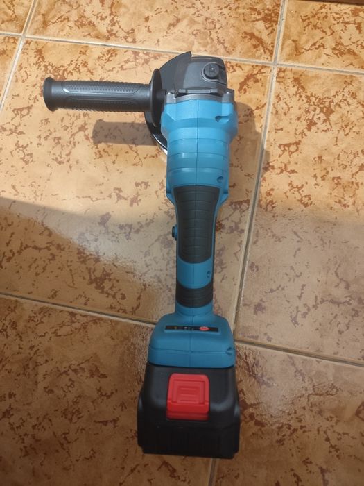 Rebarbadora a bateria  nova