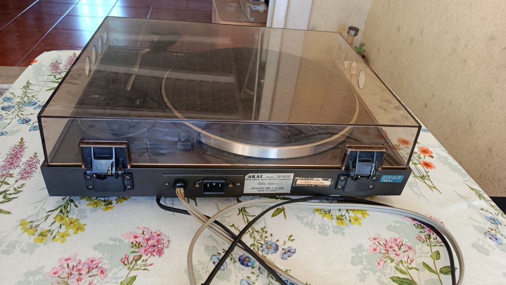 Gira discos AKAI AP-B20C