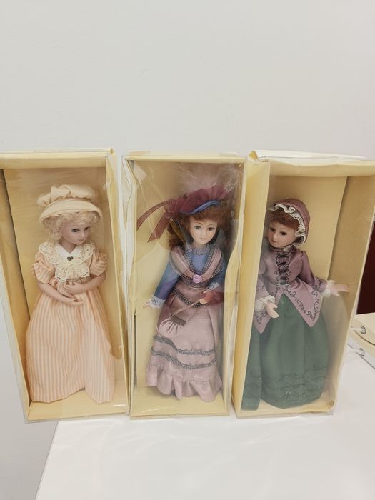 Bonecas de porcelana