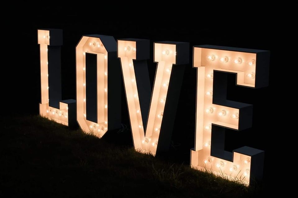 Fotobudka Napis LOVE zamek dmuchany wynajem BUS 9 , dmuchany zamek