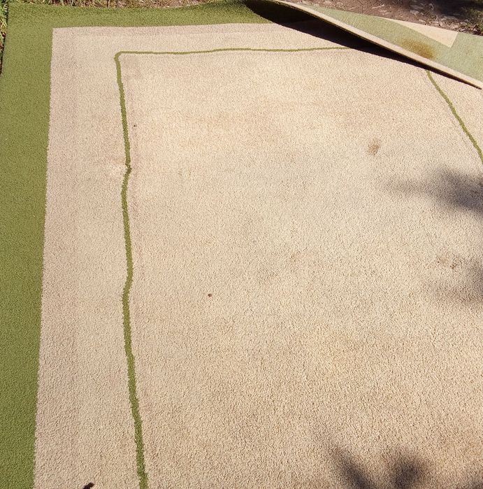 Um carpete grande e bonito.