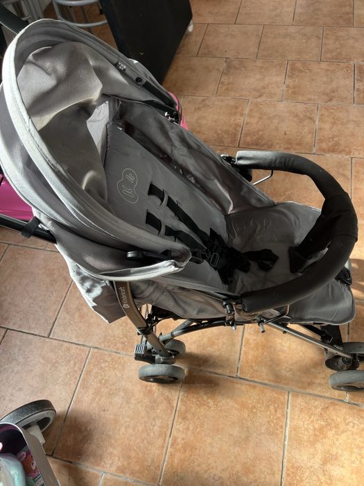 Carrinho bebe kinderkaft com chepeu de sol498415937552404482