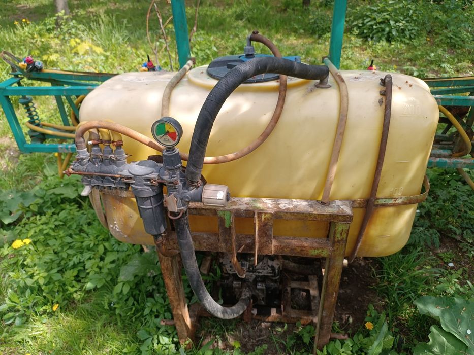 Оприскувач 200 літрів