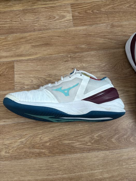 Кросовки мізуно .