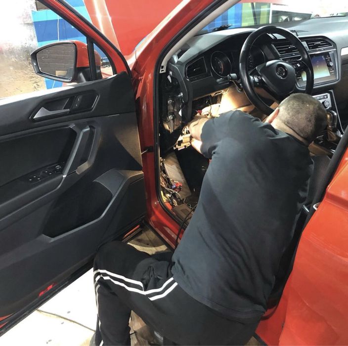 Ремонт VAG на Позняках.