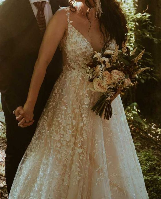 Śmietankowa suknia ślubna