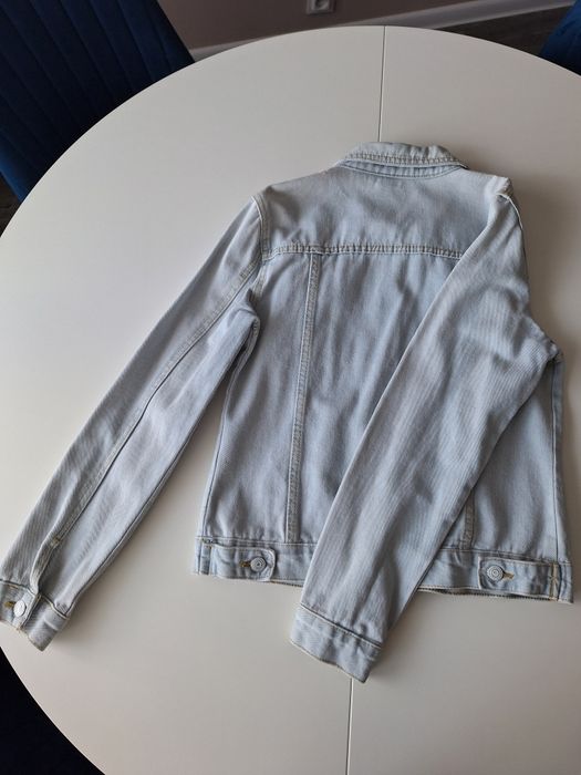 Kurtka jeansowa z aplikacją 3D