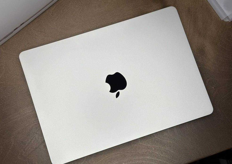 Macbook Air 13 M2 16/256 гб