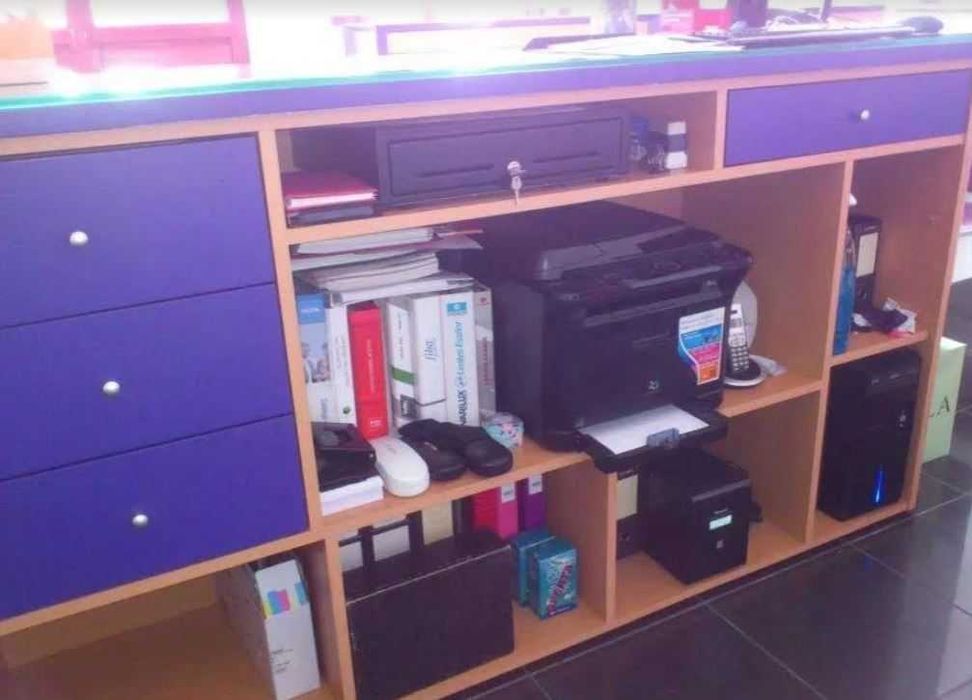 Store counter in very good condition64187343531266121