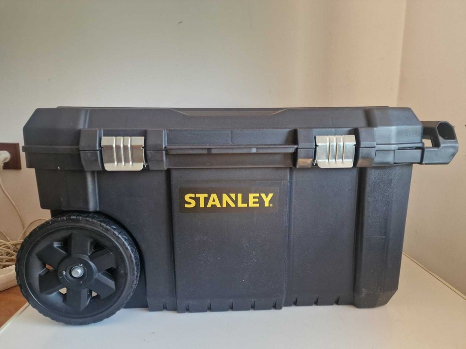 Narzędziowa skrzynka walizka na kółkach Stanley