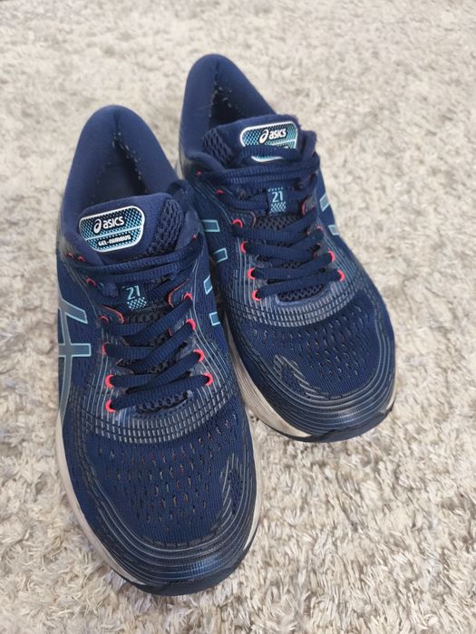 Продам кросовки ASICS
