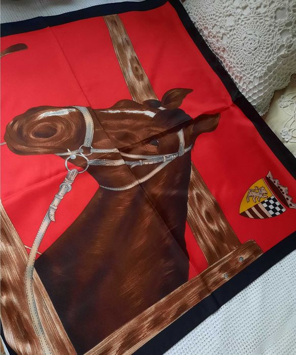 Yyes Le Roy duża Hors z koniem Hippika Herb czerwona jeździectwo chustka