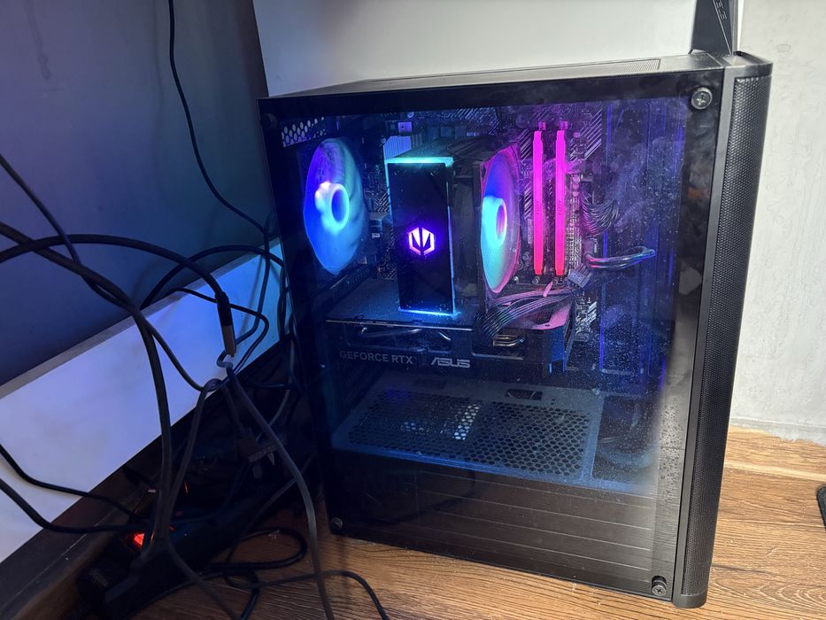 Całe stanowisko Komputer PC  RTX 5060 ryzen 5 32gb ram 1TB