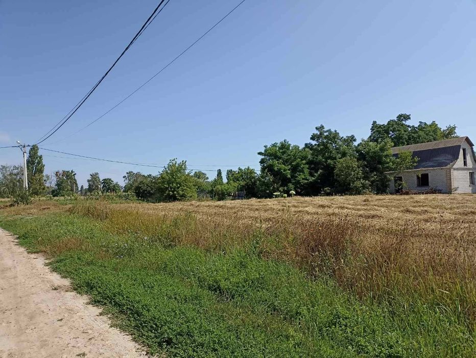 Недобудова в с. Рогозів з кутовою ділянкою