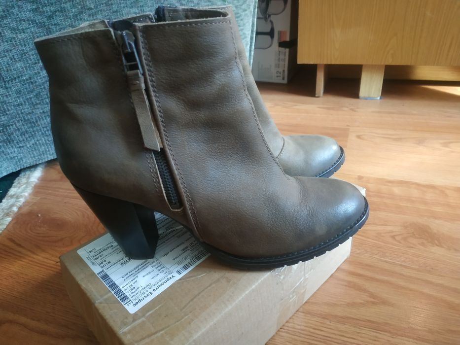 Челсі - Взуття жіноче сапоги і кросівки