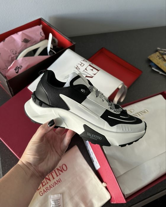 Кроссовки Valentino