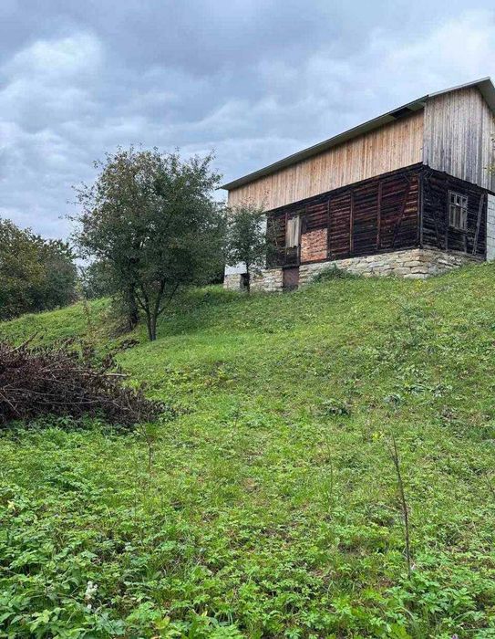 Продається незавершений будинок із земельною ділянкою 25 соток