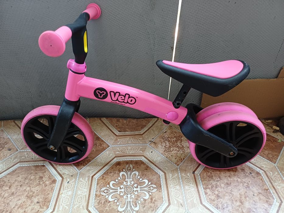 Продам беговел в гарному стані