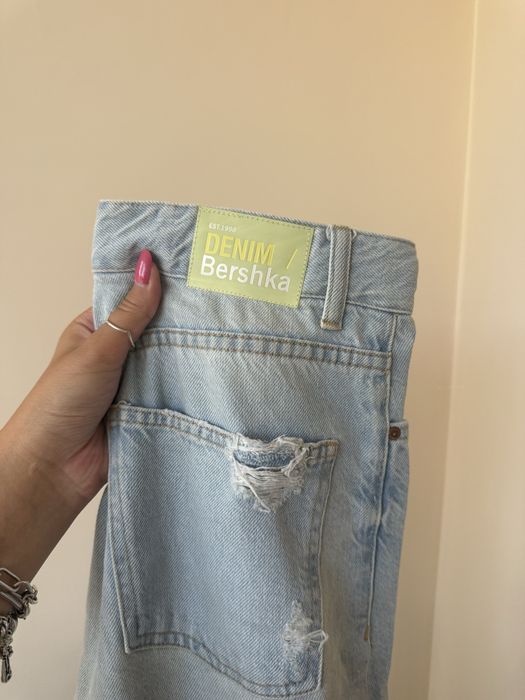 Широкі рвані джинси Bershka Wide Leg (Розмір EUR 36)