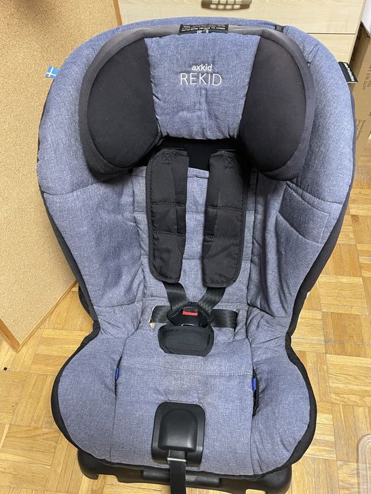 Fotelik AXKID Rekid RWF 9-25 tyłem do kierunku jazdy ISOFIX