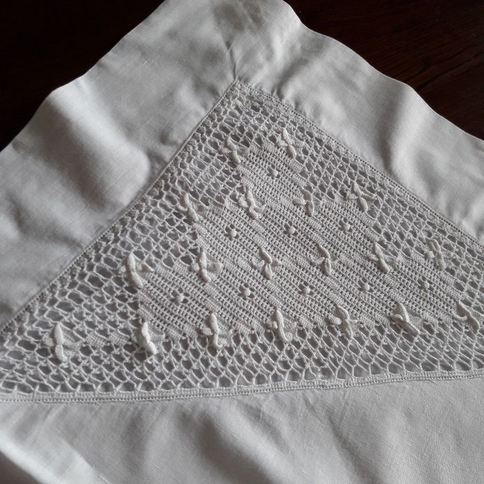 Fronhas (2) p/almofadas com renda e bainha aberta, antigo