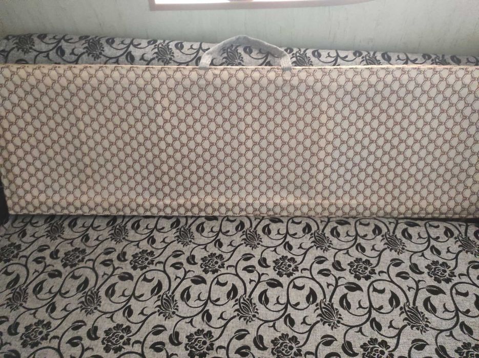 Продам Диван двух спальный в гарному стани