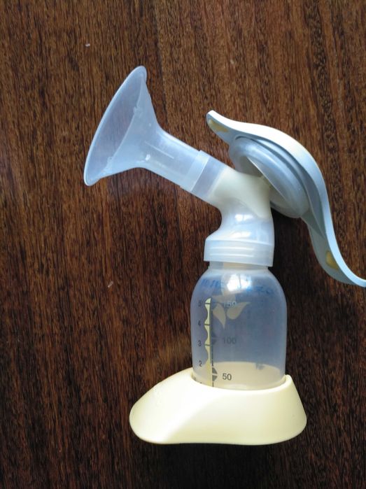 Bomba tira leite manual  e cx de 3 frascos da medela
