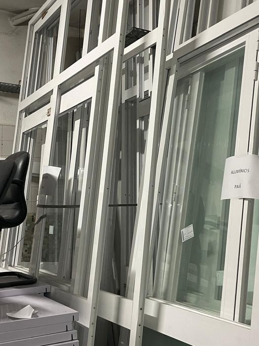 Divisorias em alumino e vidro