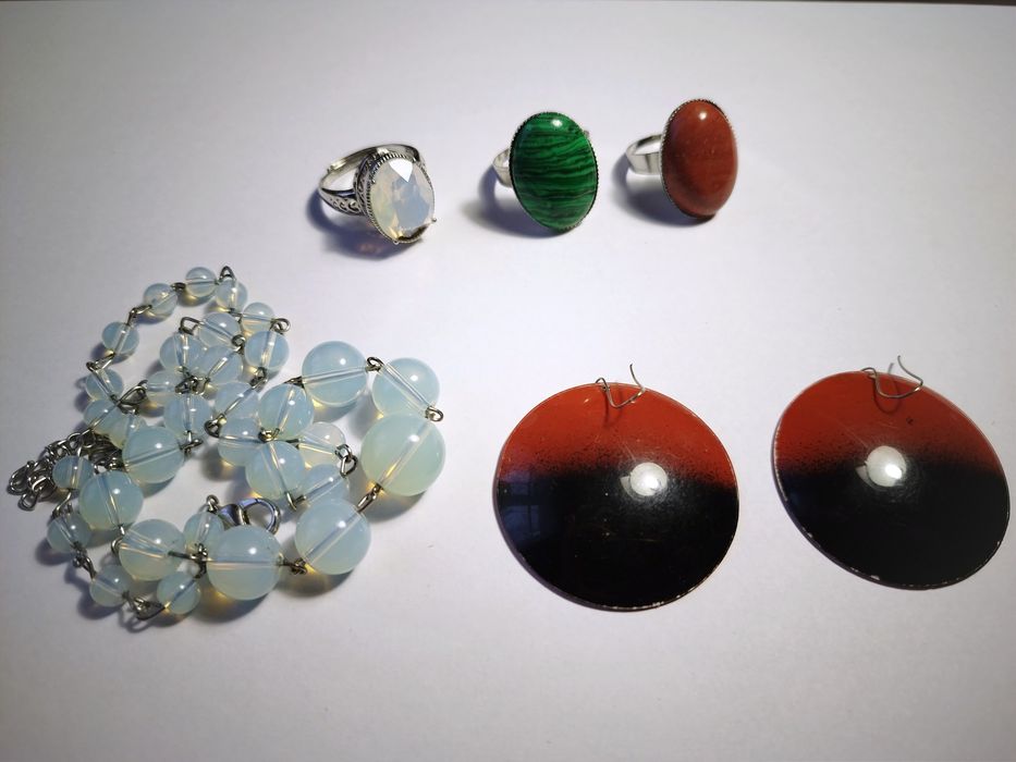 Бижутерия: бусы, кольца, серёжки