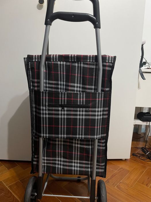 Carrinho de compras em ótimo estado