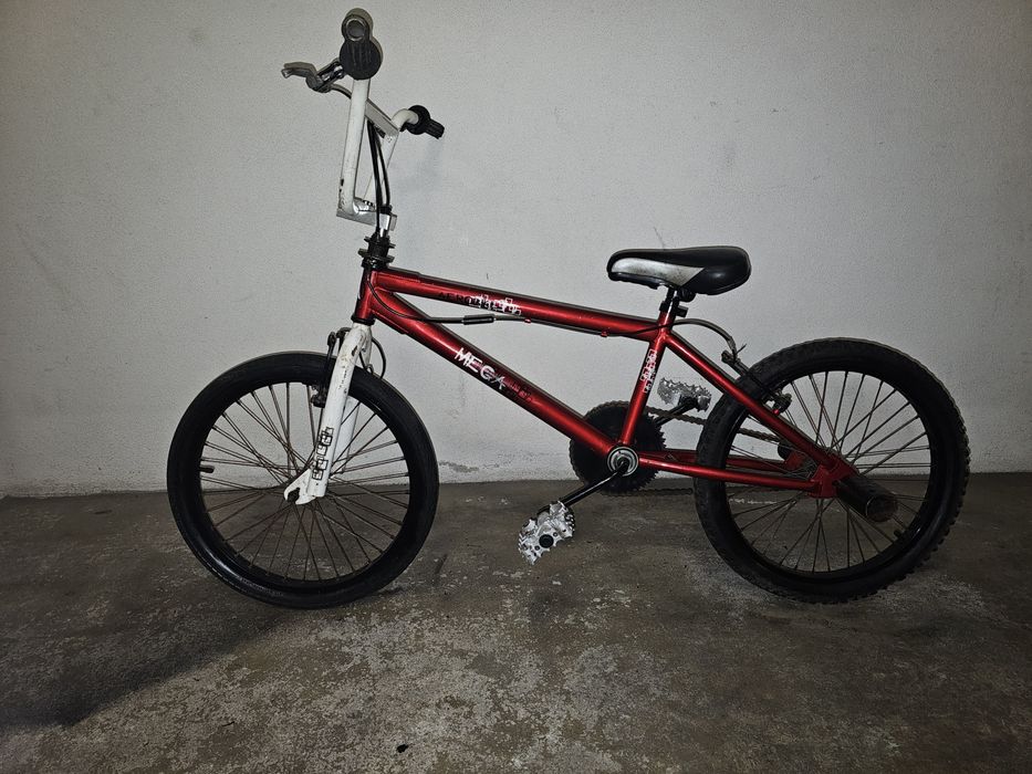 Bicicleta BMX usada - com sinais de uso