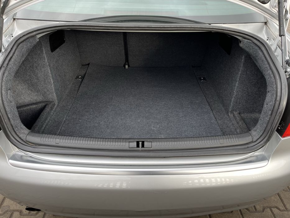 Audi A4 1.6 Mpi бензин