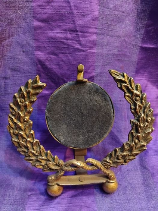 Expositor de relógios de bolso em bronze