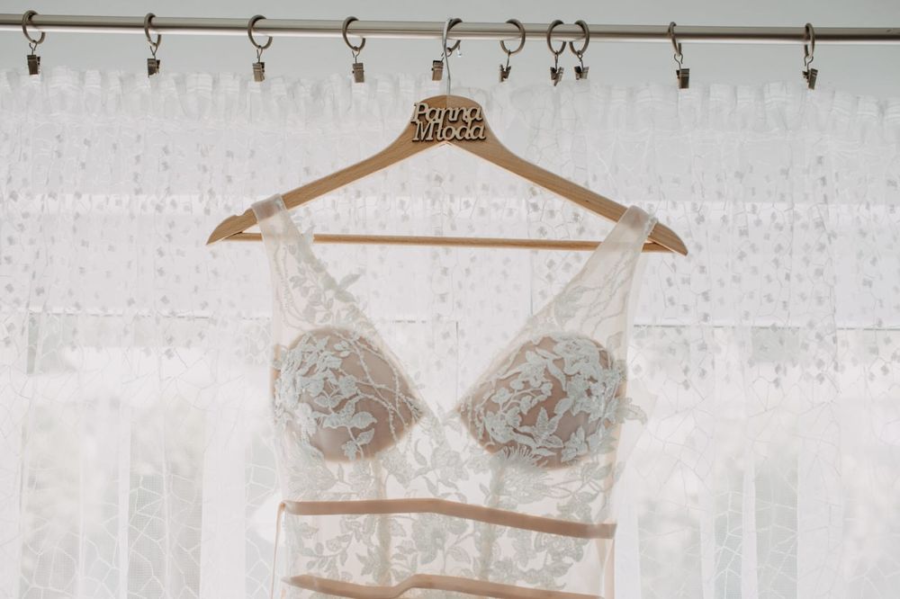 Suknia ślubna Anne Mariee model Leslie z trenem - rozmiar S/36/168 cm