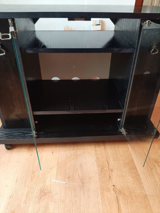 Szklana gablota szafka pod telewizor